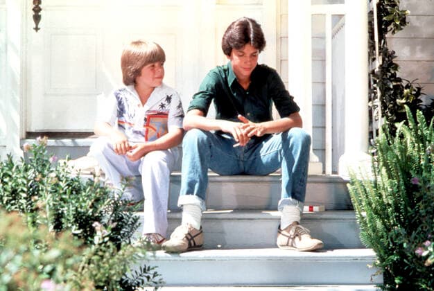 EIGHT IS ENOUGH, Adam Rich, Ralph Macchio, l977-81 Courtesy Everett Collection !ACHTUNG AUFNAHMEDATUM GESCHÃ„TZT! PUBLICATIONXNOTxINxCANxCHNxFRAxITAxJPNxNORxPOLxRUSxESPxUKxUSA Copyright: xCourtesyxEverettxCollectionx TSDEIIS EC024