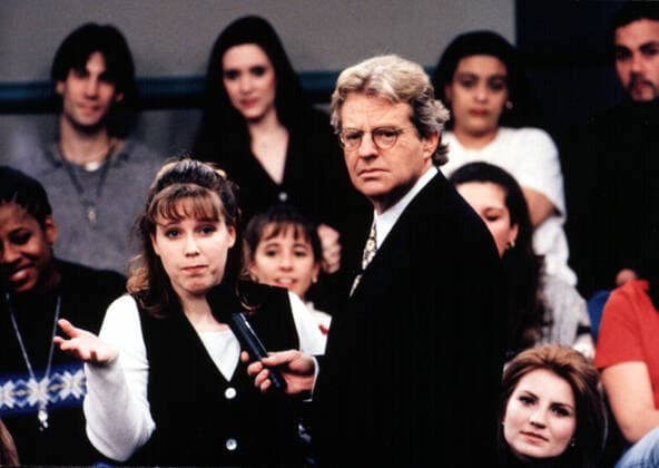 JERRY SPRINGER SHOW, Jerry Springer w audience member, 1991-present Courtesy Everett Collection !ACHTUNG AUFNAHMEDATUM GESCHÃ„TZT! PUBLICATIONXNOTxINxCANxCHNxFRAxITAxJPNxNORxPOLxRUSxESPxUKxUSA Copyright: xCourtesyxEverettxCollectionx TSDJESP EC001