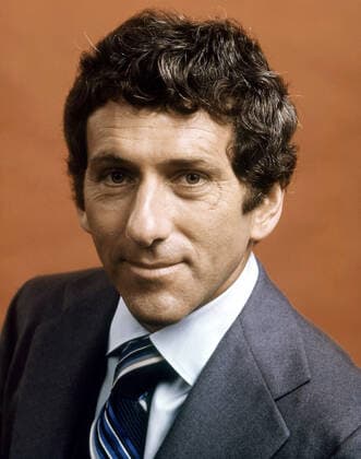 PETROCELLI, Barry Newman, 1974-76. Courtesy Everett Collection !ACHTUNG AUFNAHMEDATUM GESCHÃ„TZT! PUBLICATIONXNOTxINxCANxCHNxFRAxITAxJPNxNORxPOLxRUSxESPxUKxUSA Copyright: xCourtesyxEverettxCollectionx T4DPETR EC006