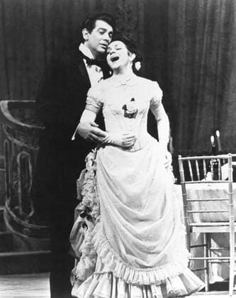 LIVE FROM THE MET, from left: Placido Domingo, Ileana Cotrubas, La Traviiata, 1981, PBS courtesy Everett Collection PBS Courtesy Everett Collection !ACHTUNG AUFNAHMEDATUM GESCHÃ„TZT! PUBLICATIONXNOTxINxCANxCHNxFRAxITAxJPNxNORxPOLxRUSxESPxUKxUSA Copyright: xPBS CourtesyxEverettxCollectionx TBDLIFR EC010