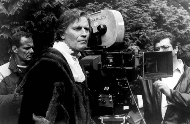 A MAN FOR ALL SEASONS, director Charlton Heston on-set, 1988, TNT Courtesy: Everett Collection TNT Courtesy Everett Collection !ACHTUNG AUFNAHMEDATUM GESCHÃ„TZT! PUBLICATIONXNOTxINxCANxCHNxFRAxITAxJPNxNORxPOLxRUSxESPxUKxUSA Copyright: xTNT CourtesyxEverettxCollectionx TBDMAFO EC002