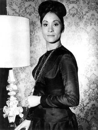 THE OUTER LIMITS, Chita Rivera, The Bellero Shield, aired Feburary 10, 1964 Courtesy Everett Collection !ACHTUNG AUFNAHMEDATUM GESCHÃ„TZT! PUBLICATIONXNOTxINxCANxCHNxFRAxITAxJPNxNORxPOLxRUSxESPxUKxUSA Copyright: xCourtesyxEverettxCollectionx TBDOULI EC053
