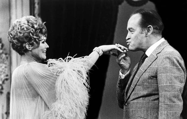 ROBERTA, Janis Paige, Bob Hope, 1969 Courtesy Everett Collection !ACHTUNG AUFNAHMEDATUM GESCHÃ„TZT! PUBLICATIONXNOTxINxCANxCHNxFRAxITAxJPNxNORxPOLxRUSxESPxUKxUSA Copyright: xCourtesyxEverettxCollectionx TBDROBE EC001