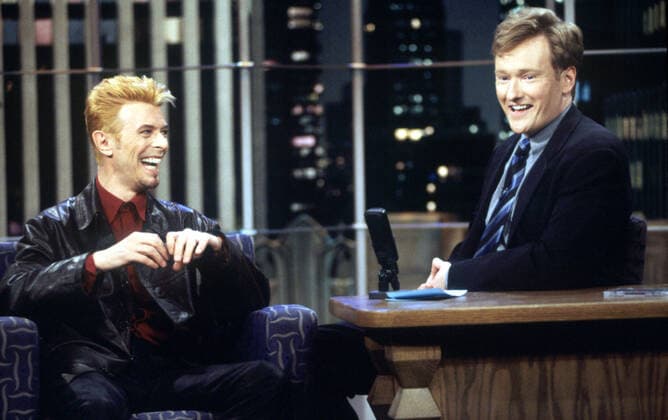 LATE NIGHT WITH CONAN O BRIEN, David Bowie, Conan O Brien (1997), 1993-2009. NBC Courtesy: Everett Collection NBC Courtesy Everett Collection !ACHTUNG AUFNAHMEDATUM GESCHÃ„TZT! PUBLICATIONXNOTxINxCANxCHNxFRAxITAxJPNxNORxPOLxRUSxESPxUKxUSA Copyright: xNBC CourtesyxEverettxCollectionx TCDLANI EC086