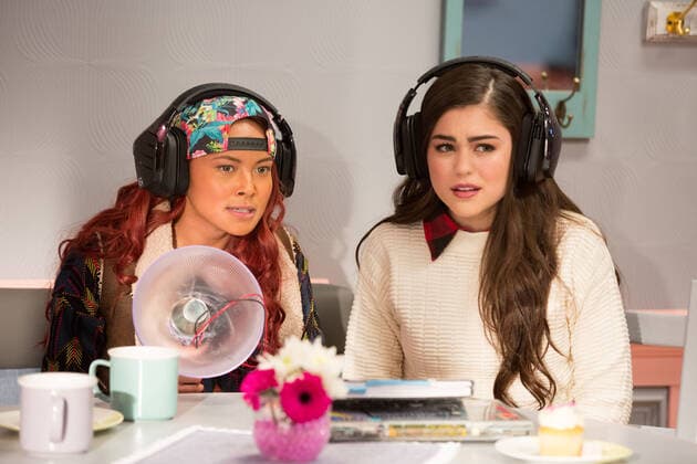 PROJECT MC2, l-r: Ysa Penarejo, Mika Abdalla, (Season 2, 2016). Netflix courtesy Everett Collection Netflix Courtesy Everett Collection !ACHTUNG AUFNAHMEDATUM GESCHÃ„TZT! PUBLICATIONXNOTxINxCANxCHNxFRAxITAxJPNxNORxPOLxRUSxESPxUKxUSA Copyright: xNetflix CourtesyxEverettxCollectionx TCDPRMC EC003