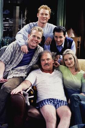 TITUS, Christopher Titus, Zack Ward, David Shatraw, Cynthia Watros, Stacy Keach, 2000-2002, TM and Copyright 20th Century Fox Film Corp. All rights reserved. 20thCentFox Courtesy Everett Collection !ACHTUNG AUFNAHMEDATUM GESCHÃ„TZT! PUBLICATIONXNOTxINxCANxCHNxFRAxITAxJPNxNORxPOLxRUSxESPxUKxUSA Copyright: x20thCentFox CourtesyxEverettxCollectionx TCDTITU FE012