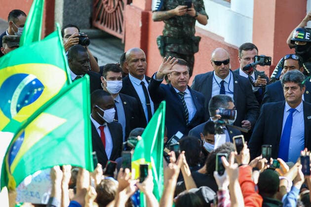 April 30, 2020, Porto Alegre, Rio Grande do Sul, Brasil: (INT) Brazilian President visits Porto Alegre amid Covid-19 pandemia. April 30,2020,Porto Alegre,Rio grande de Sul,Brazil: The President of Brazil,Jair Bolsonaro (Without any political party ) greets his supporters crowded in front of the Military headquarters of the South, after the inauguration of the new head of the organ, at the hall of Honor of Command, in Porto Alegre, Rio grande de Sul,this Thursday morning.The group contradicts the measure proposed by the World Health Organization (WHO), to maintain social distance, to contain the transmission of the coronavirus...Credit: Thenews2 Porto Alegre Brasil - ZUMAn293 20200430_znp_n293_051 Copyright: xFernandoxAlvesx