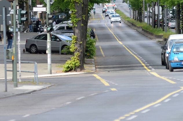 Bilder des Jahres 2020, News 05 Mai News Themen der Woche KW18 News Bilder des Tages Berlin, Charlottenburg- auf 3,6 km entsteht auf der Kantstr.der bislang längste Pop-Up-Radweg zum Schutz der Radfahrer