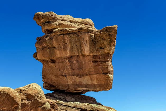 Balanced Rock in Garden of the Gods Park. NR H&M H Copyright: xJohnxGreim LOOPxIMAGESx JGM02420WT060