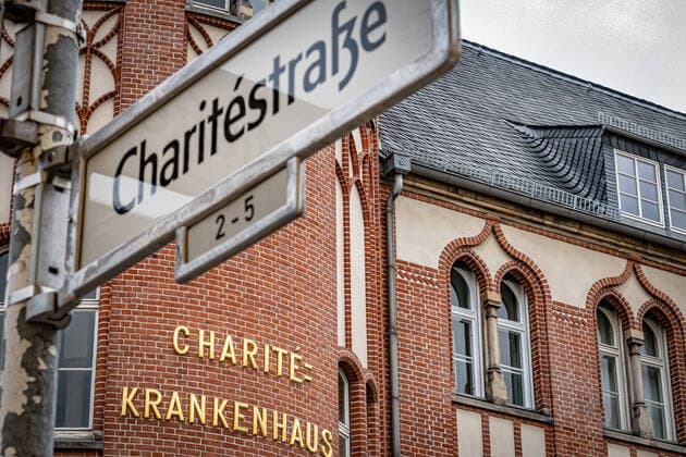 Berlin Mitte , Universitätsklinikum CharitÃ Campus Mitte, Luisenstraße und CharitÃ platz CharitÃ Berlin