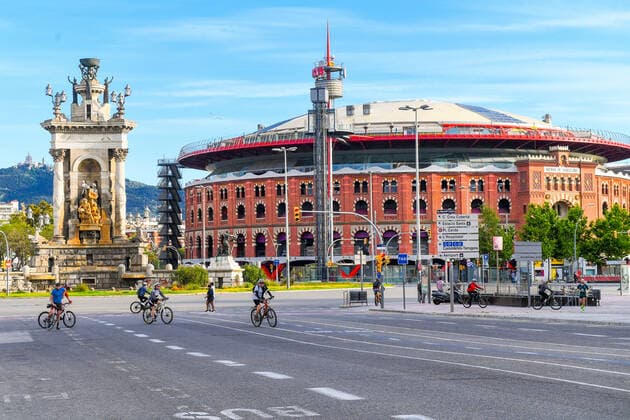 NEWS : Covid 19 Coronavirus en Espagne - Barcelone - 02 05 2020 Des sportifs et des seniors descendent dans la rue pour la premiere fois apres 48 jours de confinement NEWS : Covid 19 Coronavirus en Espagne - Barcelone - 02 05 2020 PacoLargo Panoramic