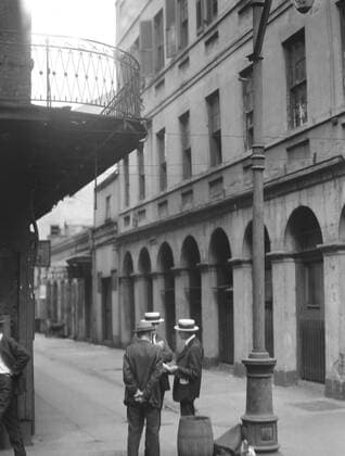 Exchange Alley, New Orleans, Louisiana, USA, Arnold Genthe, 1920 s  Copyright: xCircaxImagesx ghi-circa08038