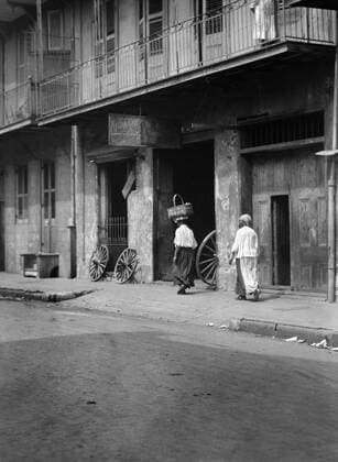 Street Scene, Chartres Street, New Orleans, Louisiana, USA, Arnold Genthe, 1920 s  Copyright: xCircaxImagesx ghi-circa08069