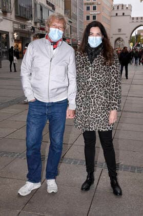 Gerhard Leinauer und Ehefrau Alexandra Polzin beim Shopping in der Fußgängerzone Neuhauser Straße. München, 02.05.2020