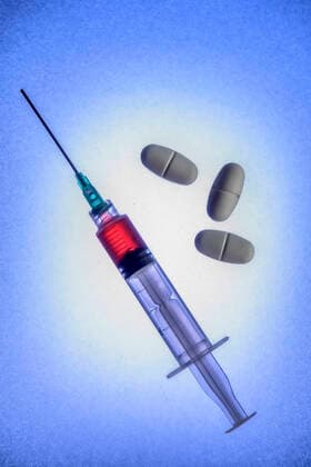 Medikamente und Heilmittel - Weltweit wird mit Hochdruck an einem Impfstoff gegen das Coronavirus geforscht. Gegen SARS-CoV-2 sind inzwischen mindestens 115 Impfstoffprojekte angelaufen. Die Weltgesundheitsorganisation WHO zählte 102 am 30.04.2020. Dazu kommen noch etliche weitere Projekte verschiedener Unternehmen und Institute.