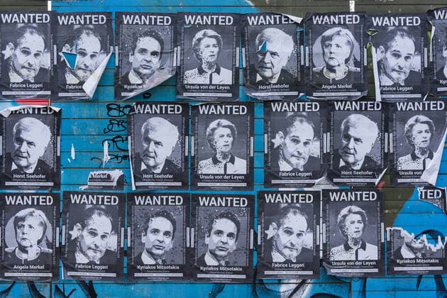 Impressionen aus Berlin Deutschland, Berlin - 03.05.2020: Im Bild sind Bilder von Horst Seehofer, Ursula von der Leyen, Angela Merkel, Fabrice Leggeri und Kyriakos Mitsotakis auf Protestplakaten an einer Wand als Protest gegen die Zustände im Flüchtlingslager Moria zu sehen. Berlin Berlin Deutschland *** Impressions from Berlin Germany, Berlin 03 05 2020 The picture shows pictures by Horst Seehofer, Ursula von der Leyen, Angela Merkel, Fabrice Leggeri and Kyriakos Mitsotakis on protest posters on a wall as a protest against the conditions in the refugee camp Moria Berlin Germany