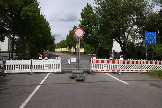 Saarbrücken. Der Grenzübergang zwischen Frankreich und Deutschland ist an der Grenze Güdingen am Sonntag (3.5.2020) wegen der Corona-Pandemie gesperrt. (bub)