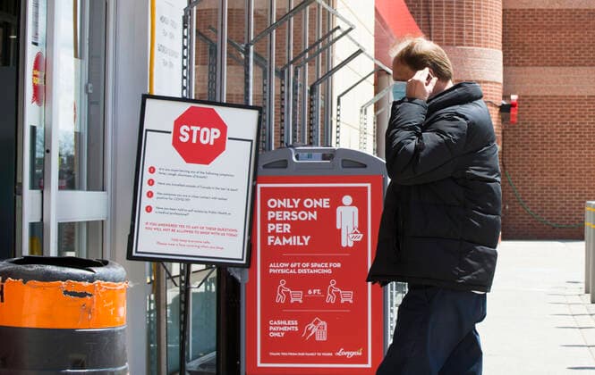 (200504) -- MISSISSAUGA (CANADA), May 4, 2020 -- A customer puts on a face mask before entering a Longo s in Mississauga, Ontario, Canada, on May 4, 2020. Some provinces in Canada on Monday started easing some of their COVID-19 restrictions following a weekend over which thousands more cases were identified and hundreds more deaths reported. As of Monday afternoon, Canada recorded 60,650 COVID-19 cases, including 3,842 deaths, after the country had implemented lockdown measures against the COVID-19 pandemic for almost two months, according to a CTV News tally. Global COVID-19 deaths surpassed 250,000 on Monday afternoon, reaching 250,134 as of 4:40 p.m. (2040 GMT), according to the Center for Systems Science and Engineering at Johns Hopkins University. (Photo by Xinhua) CANADA-ONTARIO-MISSISSAUGA-COVID-19-MEASURES ZouxZheng