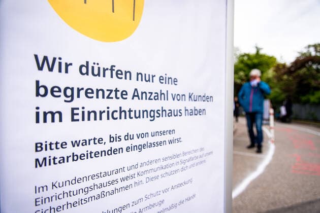Ikea Sindelfingen hat wieder geöffnet- Erwarteter Ansturm bleibt aus Der IKEA in Sindelfingen hat wieder geöffnet und die Leute sind trotz Corona im Möbelkaufrausch. Doch der erwartete Ansturm bleibt aus.Baden-Württemberg, 70173 Stuttgart, Deutschland Copyright: 7aktuell.dex xMG