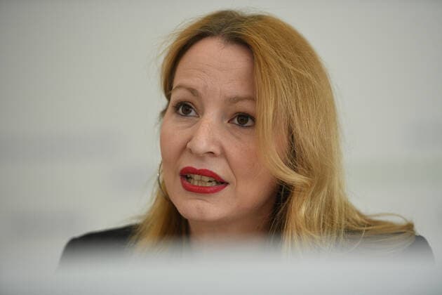 Saarlands Bildungsministerin Christine Streichert-Clivot (SPD) informiert in der Saarbrücker Staatskanzlei am Dienstag (5.5.2020) die Landespressekonferenz über den Neustart der Schulen in der Corona-Krise.