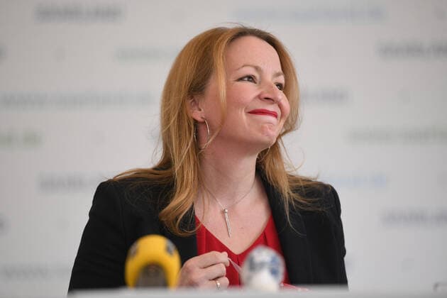 Saarlands Bildungsministerin Christine Streichert-Clivot (SPD) informiert in der Saarbrücker Staatskanzlei am Dienstag (5.5.2020) die Landespressekonferenz über den Neustart der Schulen in der Corona-Krise.
