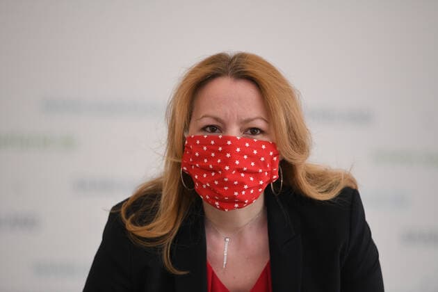 Saarlands Bildungsministerin Christine Streichert-Clivot (SPD) informiert in der Saarbrücker Staatskanzlei am Dienstag (5.5.2020) die Landespressekonferenz über den Neustart der Schulen in der Corona-Krise.