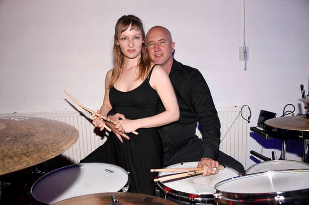Bilder des Jahres 2020, Entertainment 05 Mai Entertainment Themen der Woche Markus Böker mit Freundin Eve Lamell bei einem exklusiven Photoshooting im Probenraum seiner Band Timerunner. München, 05.05.2020 *** Markus Böker with girlfriend Eve Lamell at an exclusive photo shooting in the rehearsal room of his band Timerunner Munich, 05 05 2020 Foto:xS.xAdamx xFuturexImage