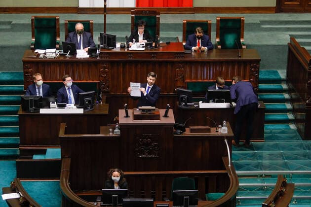 Bilder des Jahres 2020, News 05 Mai News Themen der Woche KW19 May 7, 2020, Warsaw, Poland: May 07, 2020, Warsaw, Poland: Third and last day of the sitting of the Sejm..Work of the Sejm on the controversial law rejected by the Senate regarding correspondence presidential elections..In the photo: Warsaw Poland - ZUMAb213 20200507_zip_b213_016 Copyright: xGrzegorzxBanaszakx