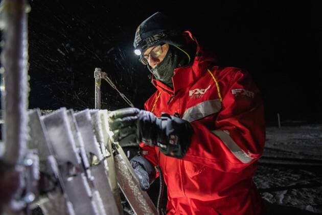 November 25, 2019, Arctic Sea, Arctic: MATTHEW SHUPE cleans snow from scientific equipment at Met City. MOSAiC is the largest polar expedition in history: in September 2019, the German research icebreaker Polarstern has set sail from Tromso, Norway, to spend a year drifting through the Arctic Ocean, trapped in ice. The goal of the MOSAiC expedition is to take the closest look ever at the Arctic as the epicenter of global warming and to gain fundamental insights that are key to better understand global climate change. Hundreds of researchers from 20 countries are involved in this exceptional endeavor. Following in the footsteps of Fridtjof Nansen s ground-breaking expedition with his wooden sailing ship Fram in 1893-1896, the MOSAiC expedition will bring a modern research icebreaker close to the north pole for a full year including for t - ZUMAz03_ 20191125_arc_z03_072 Copyright: xEstherxHorvathx