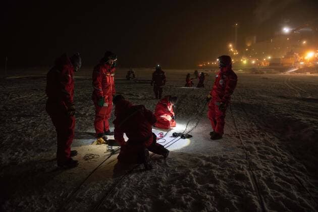 December 15, 2019, Arctic Sea, Arctic: Team Ocean science handover. Scientific teams conduct scientific hand over on the MOSAiC ice floe during the exchange period between Leg 1 and Leg 2. MOSAiC is the largest polar expedition in history: in September 2019, the German research icebreaker Polarstern has set sail from Tromso, Norway, to spend a year drifting through the Arctic Ocean, trapped in ice. The goal of the MOSAiC expedition is to take the closest look ever at the Arctic as the epicenter of global warming and to gain fundamental insights that are key to better understand global climate change. Hundreds of researchers from 20 countries are involved in this exceptional endeavor. Following in the footsteps of Fridtjof Nansen s ground-breaking expedition with his wooden sailing ship Fram in 1893-1896, the MOSAiC expedition will bring a - ZUMAz03_ 20191215_arc_z03_083 Copyright: xEstherxHorvathx
