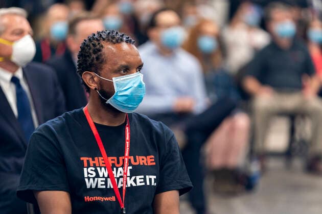 U.S President Trump Visits PPE Mask Producer in Phoenix May 5, 2020, Phoenix, AZ, United States of America: Employees of Honeywell International listen as U.S. President Donald Trump, addresses remarks during a visit to the at the mask production assembly line at May 5, 2020 in Phoenix, Arizona. (Credit Image: Shealah Craighead White House Planet Pix via ZUMA Wire) Phoenix AZ United States of America