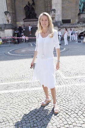 Sina Bodden Ex Frau von Olaf Bodden-Organisatorin der Corona Gruppe Muenchen 08.05.20 Odeonsplatz Corona Team- Gruppe Demostration fuer Freiheit -Menschenwuerde und gegen Corona Impfpflicht Muenchen