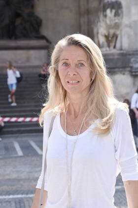 Sina Bodden Ex Frau von Olaf Bodden-Organisatorin der Corona Gruppe Muenchen 08.05.20 Odeonsplatz Corona Team- Gruppe Demostration fuer Freiheit -Menschenwuerde und gegen Corona Impfpflicht Muenchen