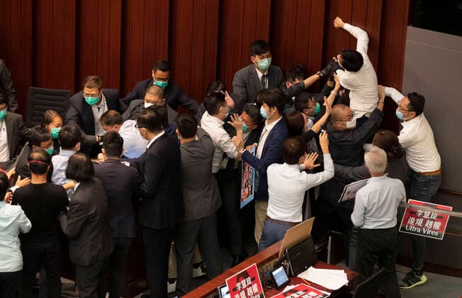 Bilder des Jahres 2020, News 05 Mai News Themen der Woche KW19 News Bilder des Tages May 8, 2020, Hong Kong, China: Pro-democracy lawmaker Eddie Chu Hoi-dick (R, wearing white) trying to climb a wall in protest as security try to restrain him after pro-Beijing lawmaker Starry Lee (not seen) sat in the chairpersons seat before a key committee meeting at the Legislative Council in Hong Kong, China, 08 May 2020. Pro-democracy and the pro-Beijing camps scuffled for control of the House Committee which has been gridlocked for months. The House Committee is responsible for scrutinising bills before sending them for a final vote. Hong Kong China - ZUMAj323 20200508_zip_j323_003 Copyright: xMayxJamesx