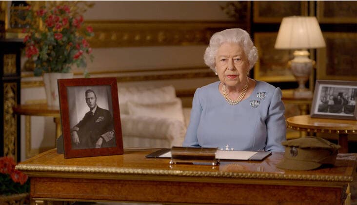 Bilder des Jahres 2020, Entertainment 05 Mai Entertainment Themen der Woche . 08 05 2020. Windsor Castle, United Kingdom. Queen Elizabeth II during her television address to the United Kingdom and the Commonwealth on the 75th anniversary of VE Day, which was recored at Windsor Castle.  xPoolx xi-Imagesx IIM-21110-0025