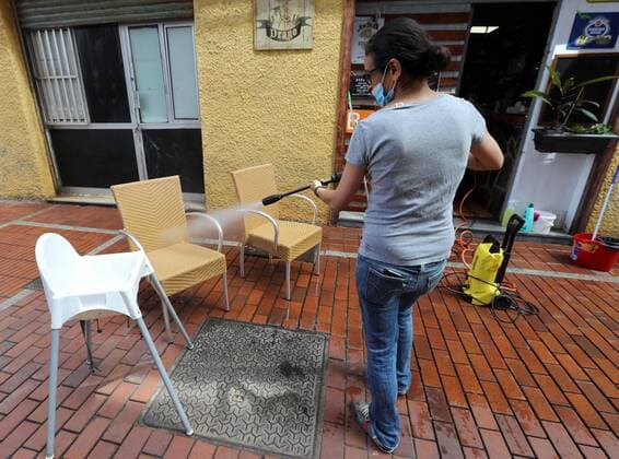 A woman cleans the chairs of her bar to be ready for the re-open at Las Canteras beach in Las Palmas de Gran Canarias, Canary Islands Spain on 09 May 2020. Spain is on phase zero of the de-escalation plan amid the ongoing COVID-19 coronavirus pandemic, while moving to the next stage will depend on the coronavirus situation of each province. Enjoy the good weather despite the pandemic !ACHTUNG: NUR REDAKTIONELLE NUTZUNG!  Copyright: xElviraxUrquijoxA.x GRAFCAN5153 20200509-637246327096890531