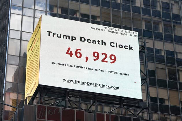 Bilder des Jahres 2020, News 05 Mai News Themen der Woche KW19 News Bilder des Tages May 9, 2020, New York, NY, USA: A 56-foot billboard called the Trump Death Clock in Times Square during the COVID-19 pandemic on May 9, 2020 New York City. The tally of lives lost to government inaction was created by filmmaker EUGENE JARECKI, who says, On behalf of all of those who needlessly lost their lives to this failed leadership in a pandemic, we need a symbol, a symbol that cries out not only for accountability, but also for more responsible and responsive stewardship, going forward. New York USA - ZUMAb148 20200509_zap_b148_018 Copyright: xBryanxSmithx