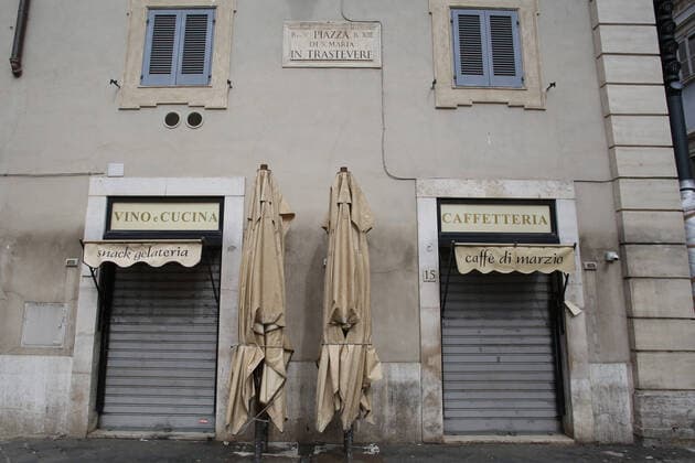 Roma, Italy 9 may 2020: I ristoranti dei vip chiusi per emergenza Covid-19. Il primo fine settimana per inizio della fase 2 a Roma dopo la quarantena per emergenza Covid-19. Molte persone si riversano nelle principali piazze della capitale: Piazza, Navona, Campo dei Fiori.  Copyright: xMARCOxIACOBUCCIx xIPAx xMarcoxIacobuccix 0