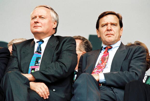 SPD Wahlkampf 1994 DEU, Dortmund, 04.09.94 - Auftakt des SPD Wahlkampfs zur Bundestgaswahl unter dem Motto Jetzt gehts los , mit Oskar Lafontaine und Gerhard Schroeder. Dortmund Deutschland *** SPD Election Campaign 1994 DEU, Dortmund, 04 09 94 Kick-off of the SPD Election Campaign for the Federal Gas Elections under the motto Here we go , with Oskar Lafontaine and Gerhard Schroeder Dortmund Germany