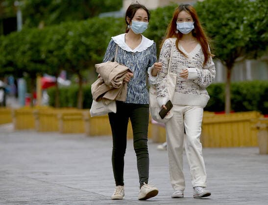 Chinese continue to wear protective face masks while visiting a shopping area as the threat level of the Covid-19 has been officially lowered in Beijing on Monday, May 11, 2020. There are fears a new wave of coronavirus cases could be lifting off in China, with one city in Jilin province being classified as high-risk and the epicenter of the outbreak, Wuhan, reporting new cases of infections.  PEK2020051110 STEPHENxSHAVER