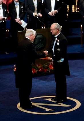 King Carl XVI Gustaf, Harald zur Hausen Nobel Prize, Stockholm Concert Hall, 2008-12-10 (c) Charles Hammarsten IBL Stockholm Sverige kungahus Sverige x2492x *** King Carl XVI Gustaf, Harald zur Hausen Nobel Prize, Stockholm Concert Hall, 2008 12 10 c Charles Hammarsten IBL Stockholm Sweden royal house Sweden x2492x,  Copyright: xCharlesxHammarsten TTx Nobel Prize, Stockholm Concert Hall, 2008-12-10