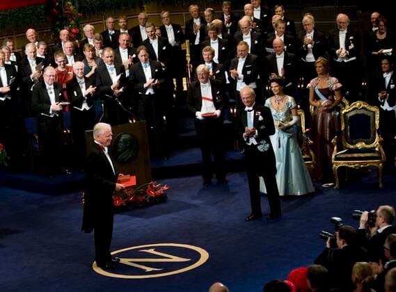 King Carl XVI Gustaf, Harald zur Hausen Nobel Prize, Stockholm Concert Hall, 2008-12-10 (c) Charles Hammarsten IBL Stockholm Sverige kungahus Sverige x2492x *** King Carl XVI Gustaf, Harald zur Hausen Nobel Prize, Stockholm Concert Hall, 2008 12 10 c Charles Hammarsten IBL Stockholm Sweden royal house Sweden x2492x,  Copyright: xCharlesxHammarsten TTx Nobel Prize, Stockholm Concert Hall, 2008-12-10