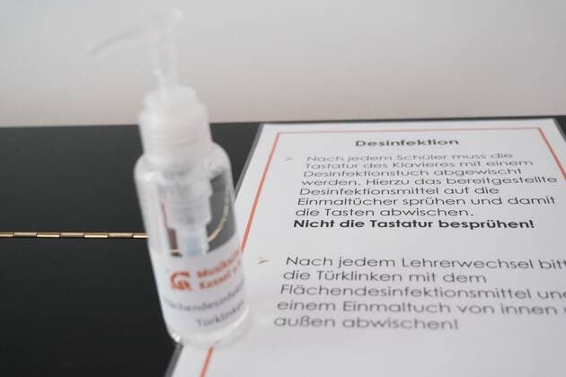 11.05.2020 xkhx Kassel nach Corona-Lockerung Wiederbeginn des Präsensunterrichts der Kasseler Musikschule Desinfektion und Abstand sind Pflicht