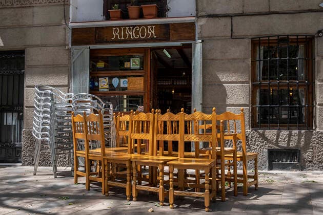 May 11, 2020, Barcelona, Spain: Chairs and tables are stacked outside a bar during the break of the confinement with the Zero phase of the Covid-19..Proximity retail trade opens its doors in Phase Zero of a New Normality regulated by the Government of Spain to de-escalate confinement. Barcelona Spain - ZUMAs197 20200511_zaa_s197_089 Copyright: xPacoxFreirex