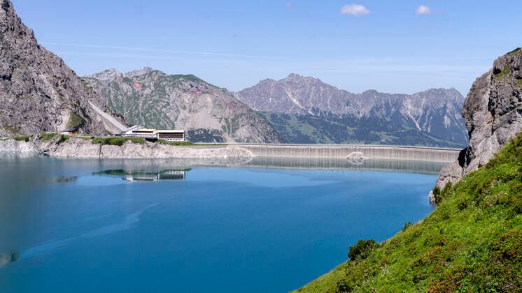 IMAGO Nature: Unsere Erde, Energiequellen, Wasserkraft Staumauer, Lünersee in Vorarlberg, Österreich *** Dam, Lünersee in Vorarlberg, Austria 1065518807