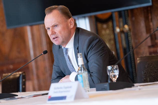 Landespressekonferenz LPK Hamburg - Der Hamburger Senat informiert zum aktuellen Stand in der Corona-Krise - Andy Grote - Portrait Porträt;Landespressekonferenz LPK Hamburg - Der Hamburger Senat informiert zum aktuellen Stand in der Corona-Krise -, Hamburg Hamburg Deutschland Rathaus