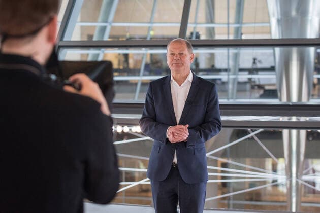 News Bilder des Tages Berlin, Olaf Scholz im Bundestag Deutschland, Berlin - 12.05.2020: Im Bild ist Olaf Scholz (Vizekanzler, Finanzminister, spd) vor der Fraktionssitzung der SPD im deutschen Bundestags zu sehen. Berlin Bundestag Berlin Deutschland