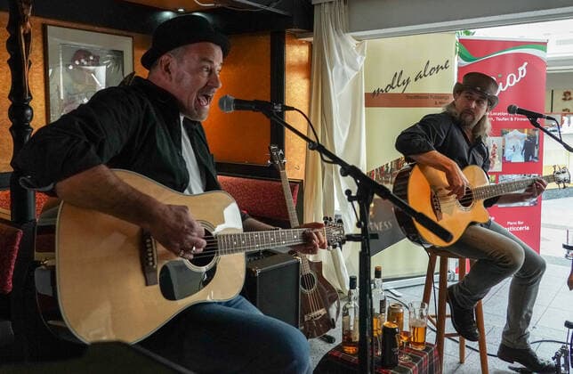 Mörfelden-Walldorf 13.05.2020: Livestream-Konzert mit Molly Alone Molly Alone spielten ihr Livestream-Konzert im Ristorante Ciao in Walldorf