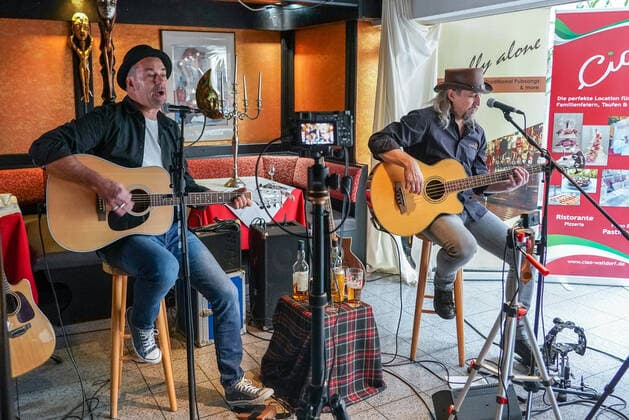 Mörfelden-Walldorf 13.05.2020: Livestream-Konzert mit Molly Alone Molly Alone spielten ihr Livestream-Konzert im Ristorante Ciao in Walldorf