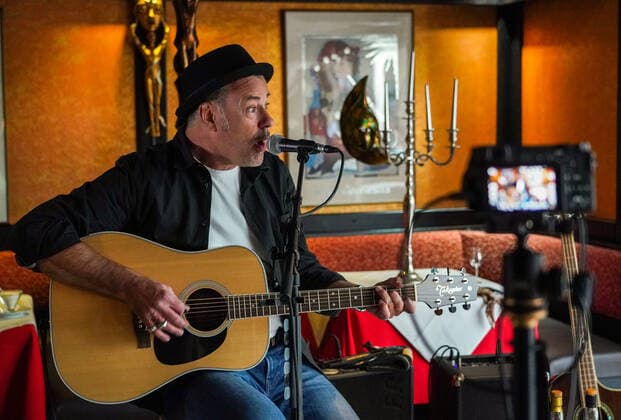 Mörfelden-Walldorf 13.05.2020: Livestream-Konzert mit Molly Alone Molly Alone spielten ihr Livestream-Konzert im Ristorante Ciao in Walldorf
